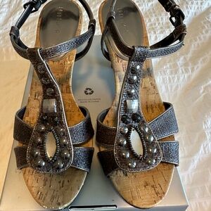 Barely worn beautiful heels size 10